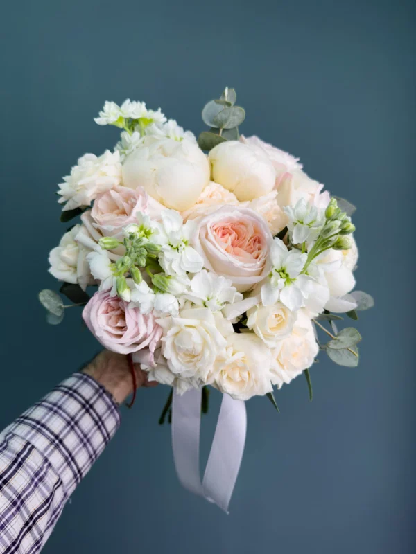 Букет невесты из Пионов и Роз White Ohara